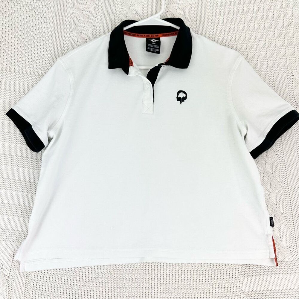 Outdoor Afro x REI CO-OP Shirt Womens Small White Logo Polo Preppy